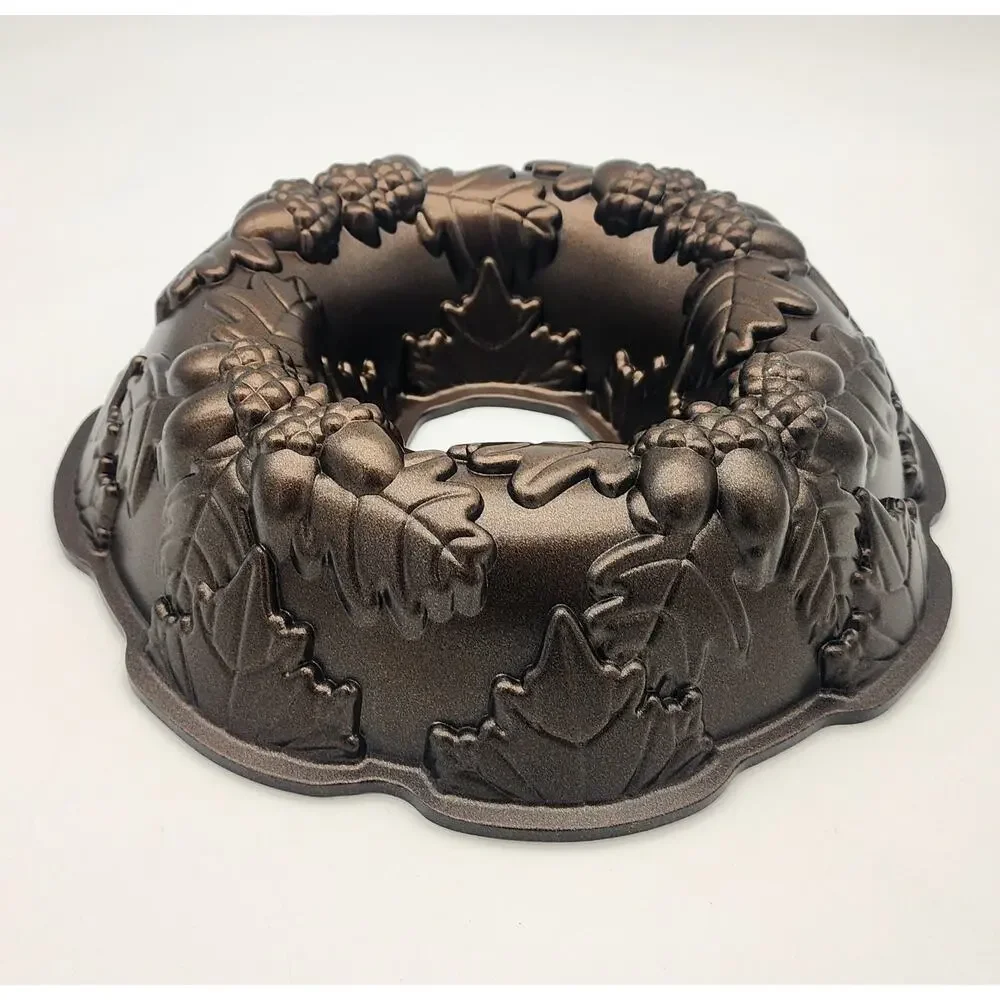 Nordic Ware Fall Harvest Autumn Wreath Bundt Cake Pan 10 Cup Non-Stick EUC